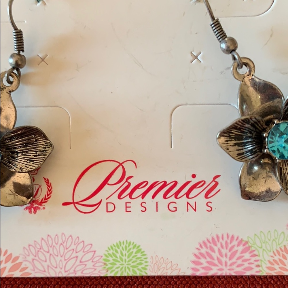 Premier Designs Garden Gate Earrings - Picture 4 of 5